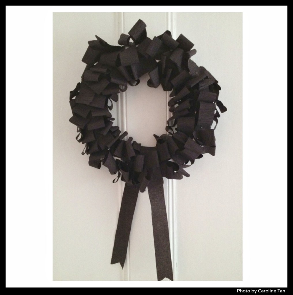 Black-Halloween-wreath-by Caroline-Tan-on-Little-Big-Bell-blog