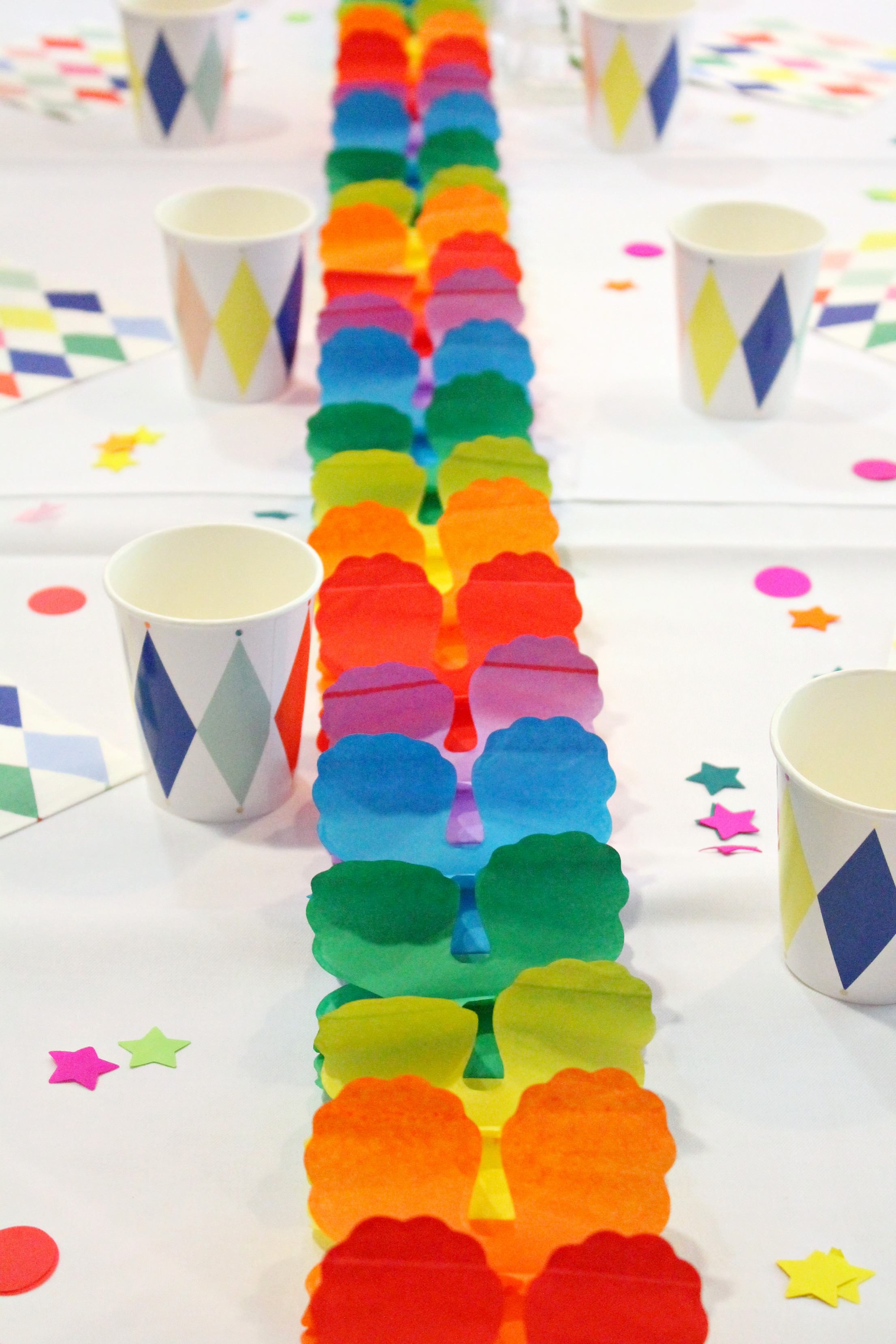 Rainbow-party-table-Little-Big-Bell