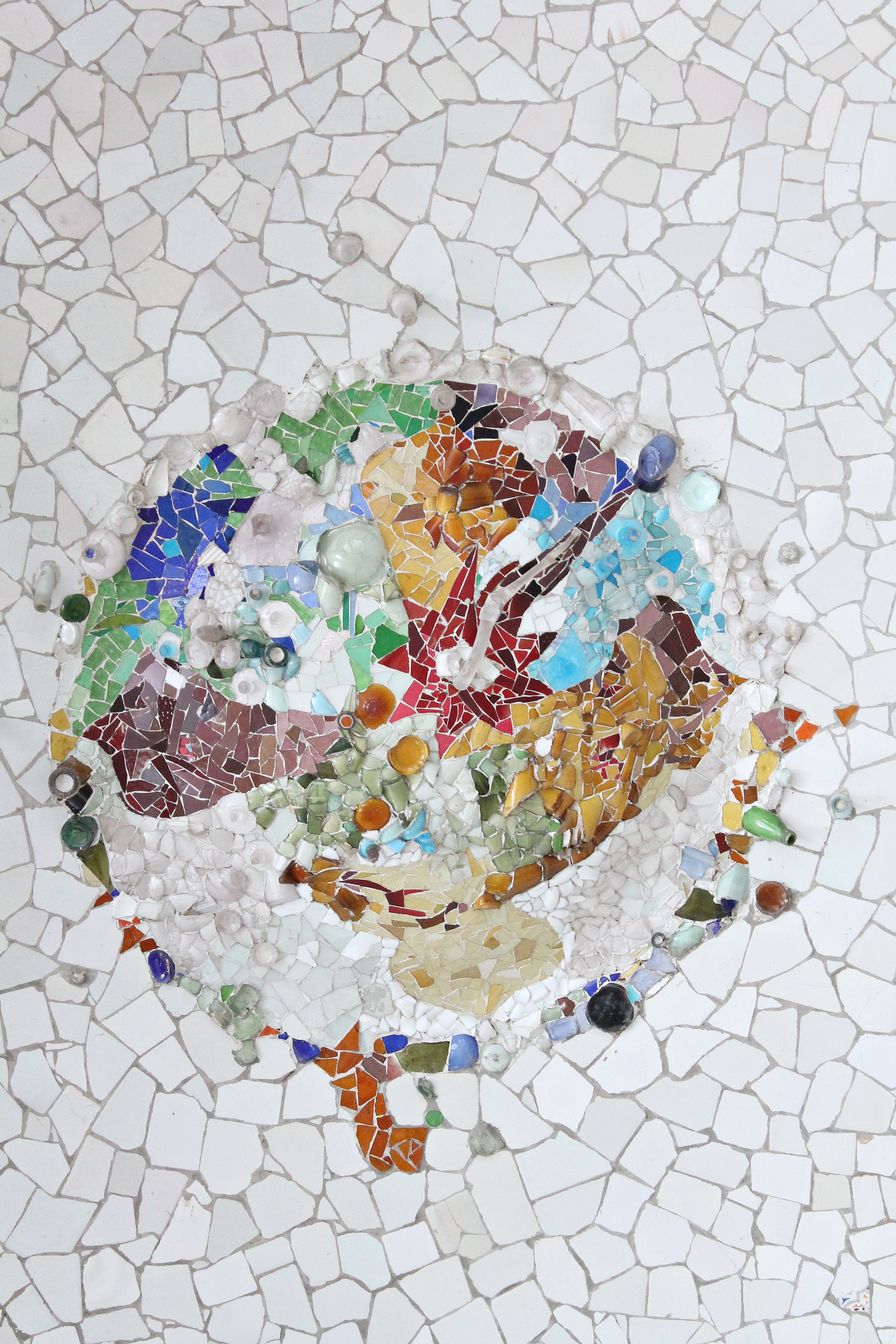 Gaudi_mosaics_park_guell_Little_Big_Bell