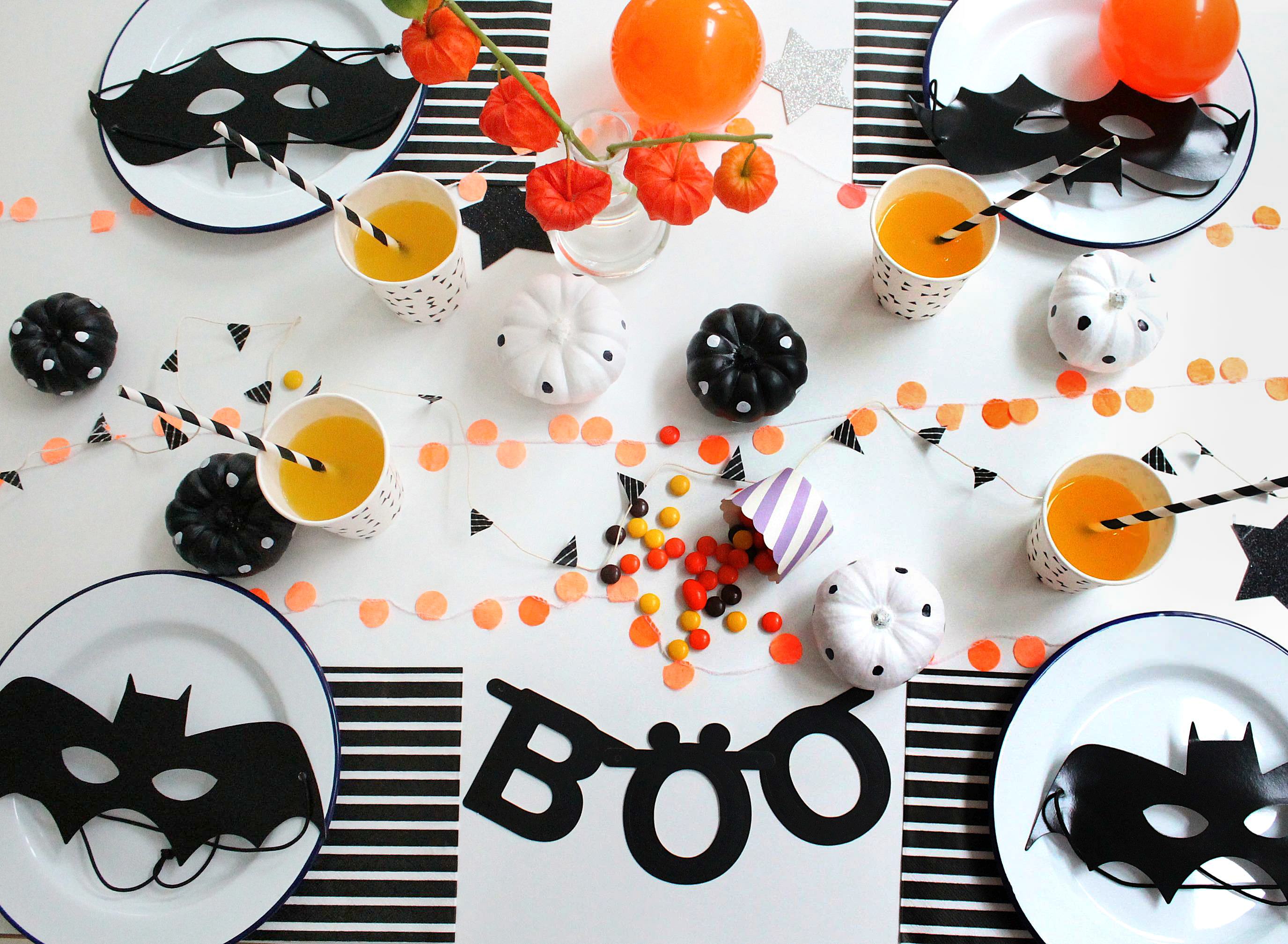 Halloween_table_by_Little_Big_Bell copy-2