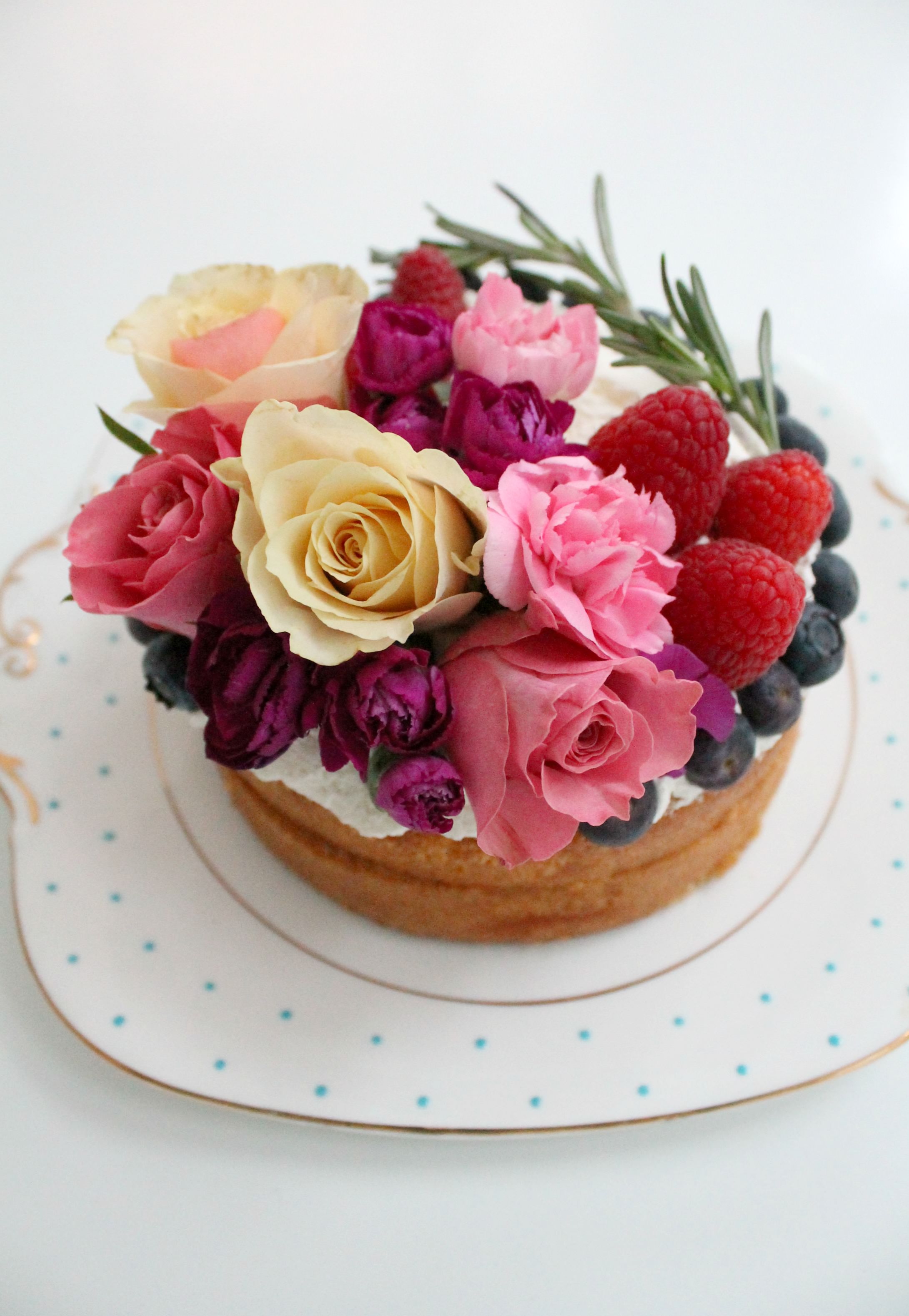 Floral-cake-styled-and-photographed-by-Little-Big-Bell