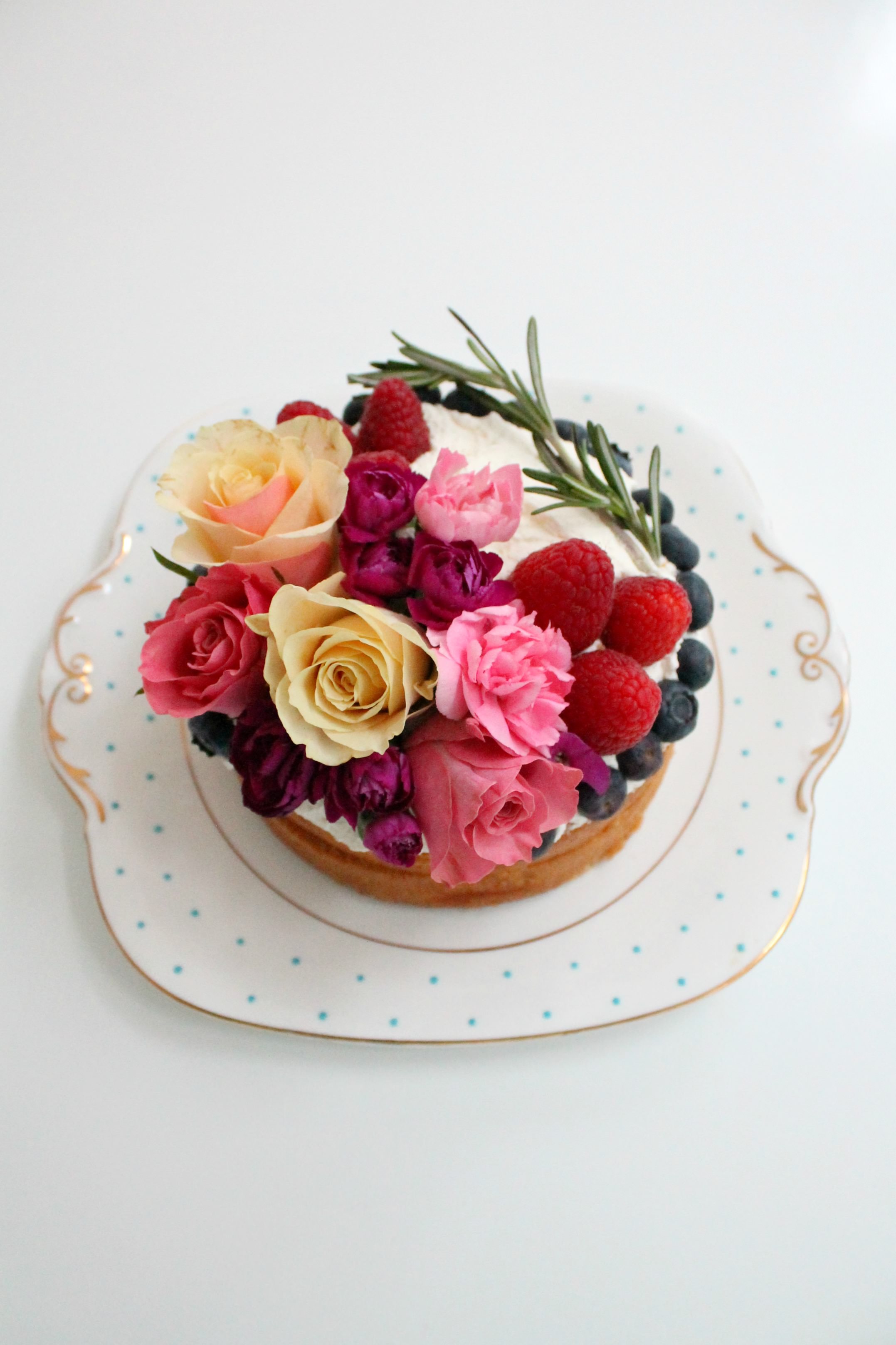 Naked-floral-cake-styled-and-photographed-by-Little-Big-Bell