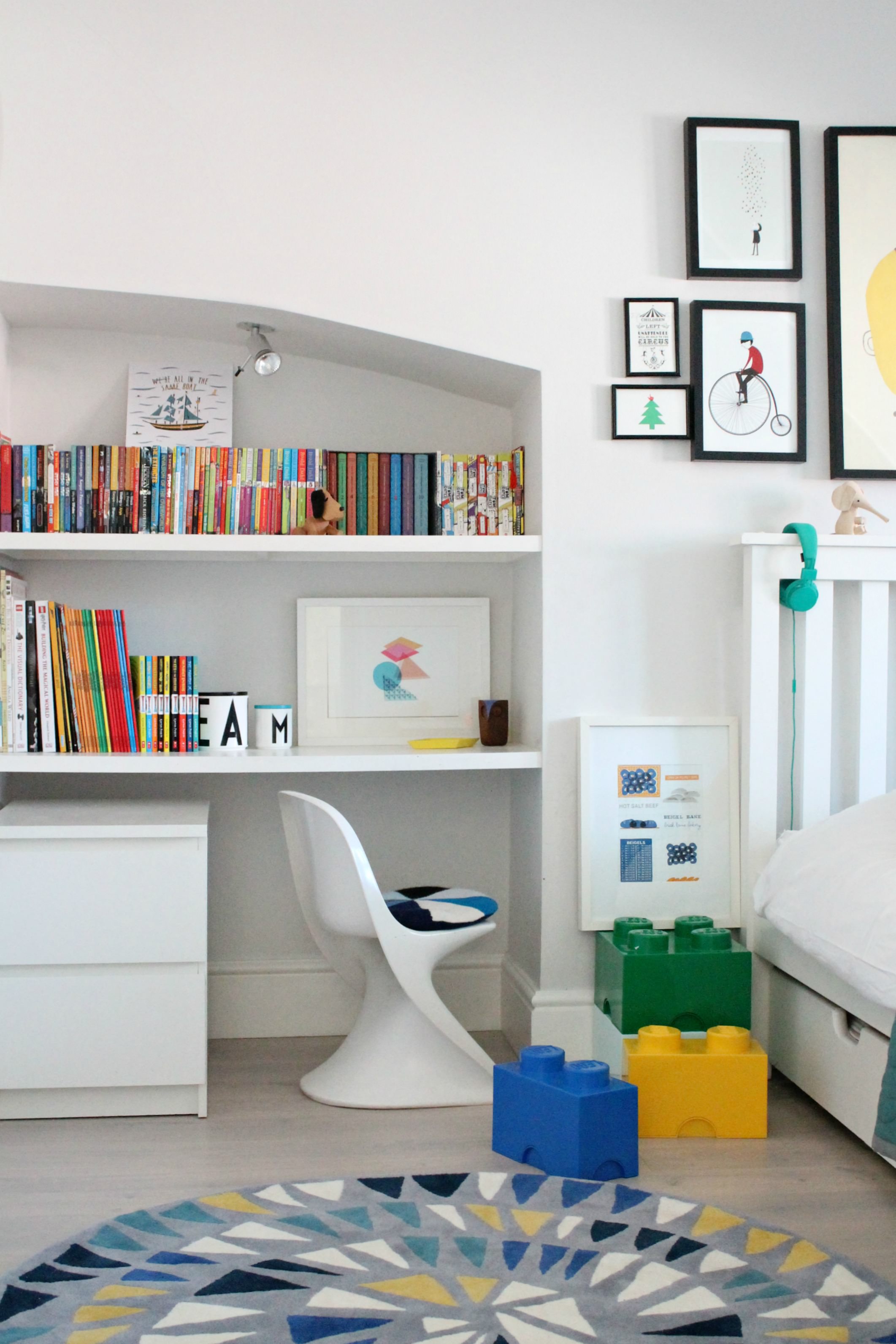 Kid's-workspace-photo-by-Little-Big-Bell