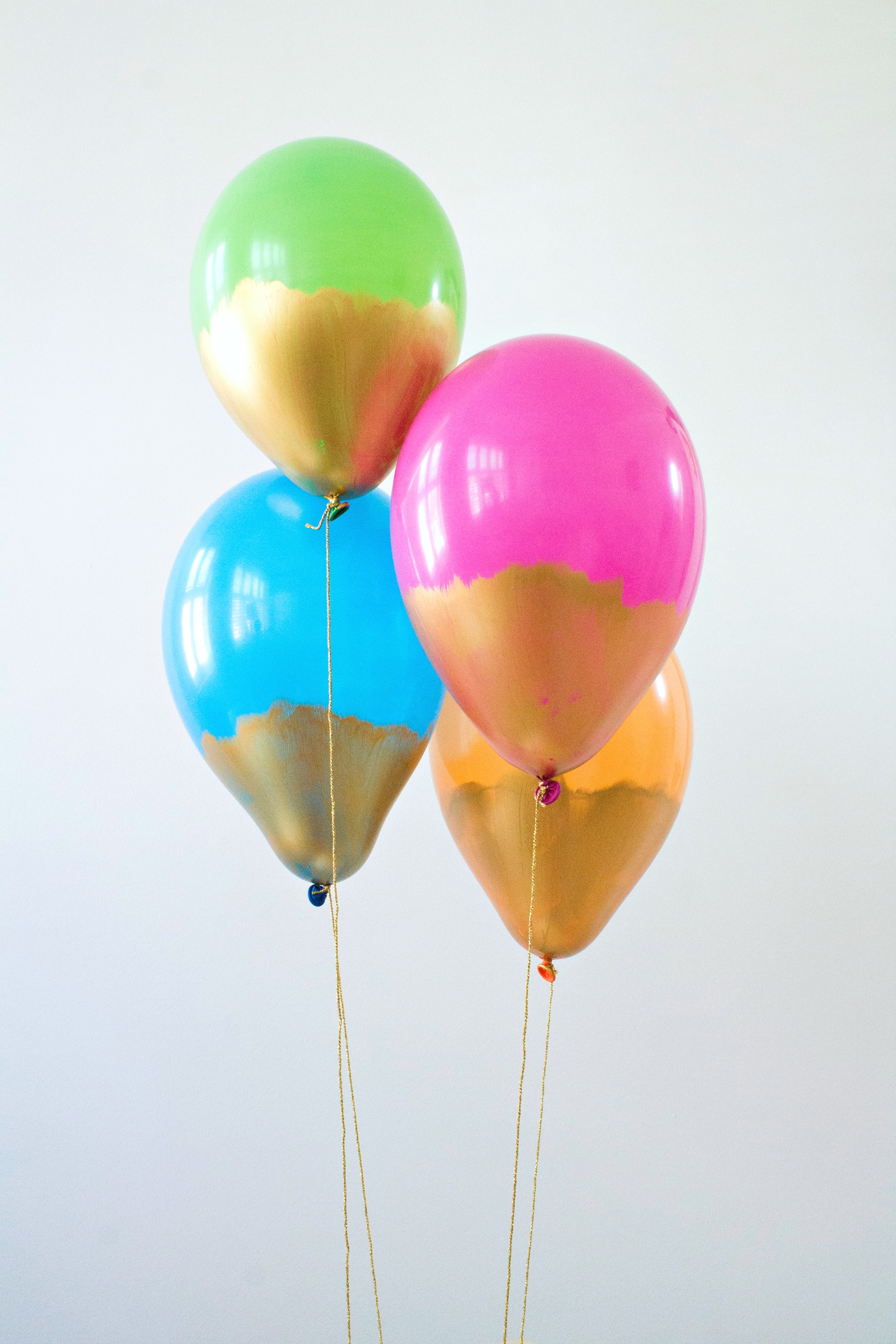 Gold-dipped-balloons-2-photo-by-Geraldine-Tan-of-Little-Big-Bell