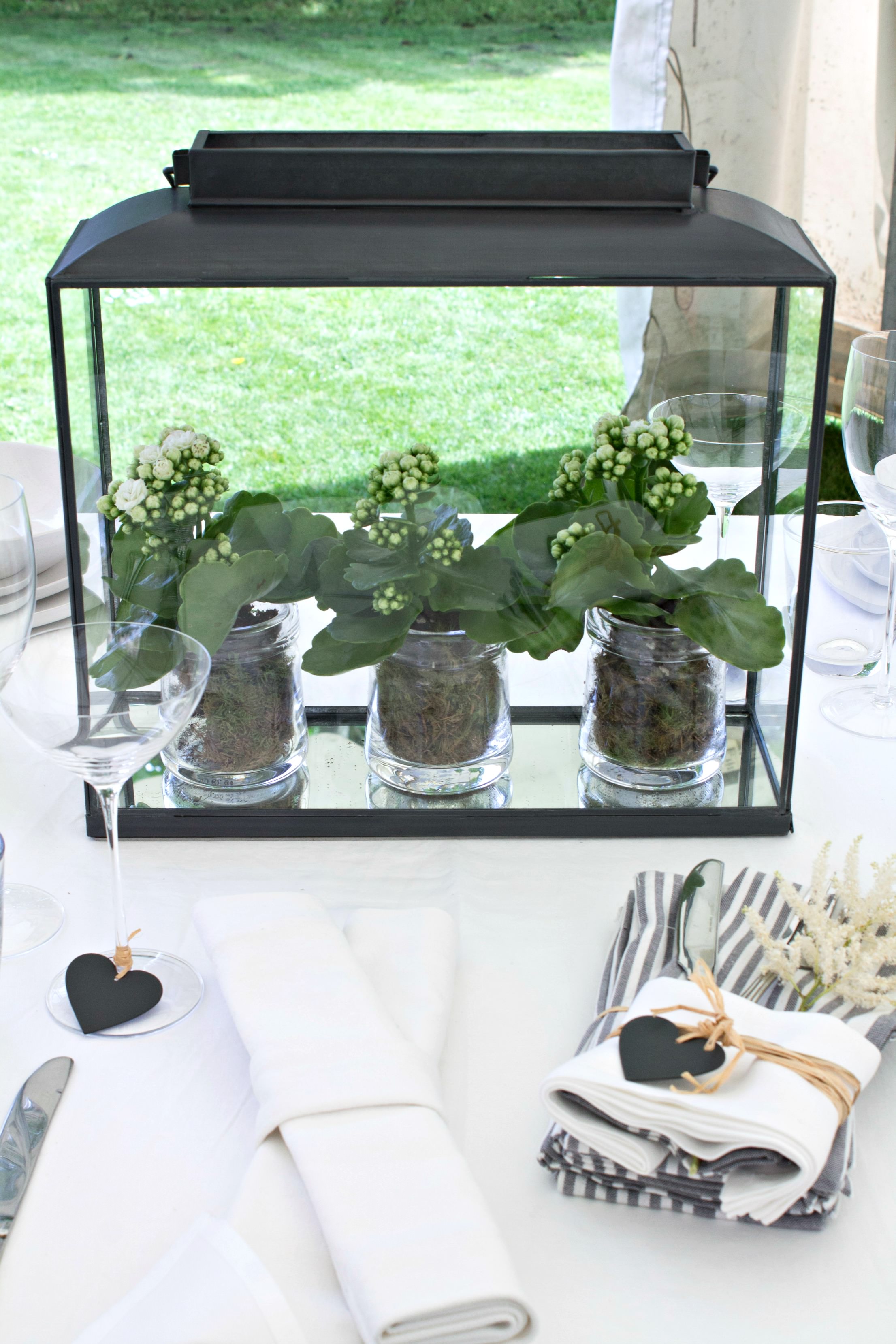 How-to-decorate-a-table-1-for-Summer-Entertaining-photo-by-Geraldine-Tan-Little-Big-Bell