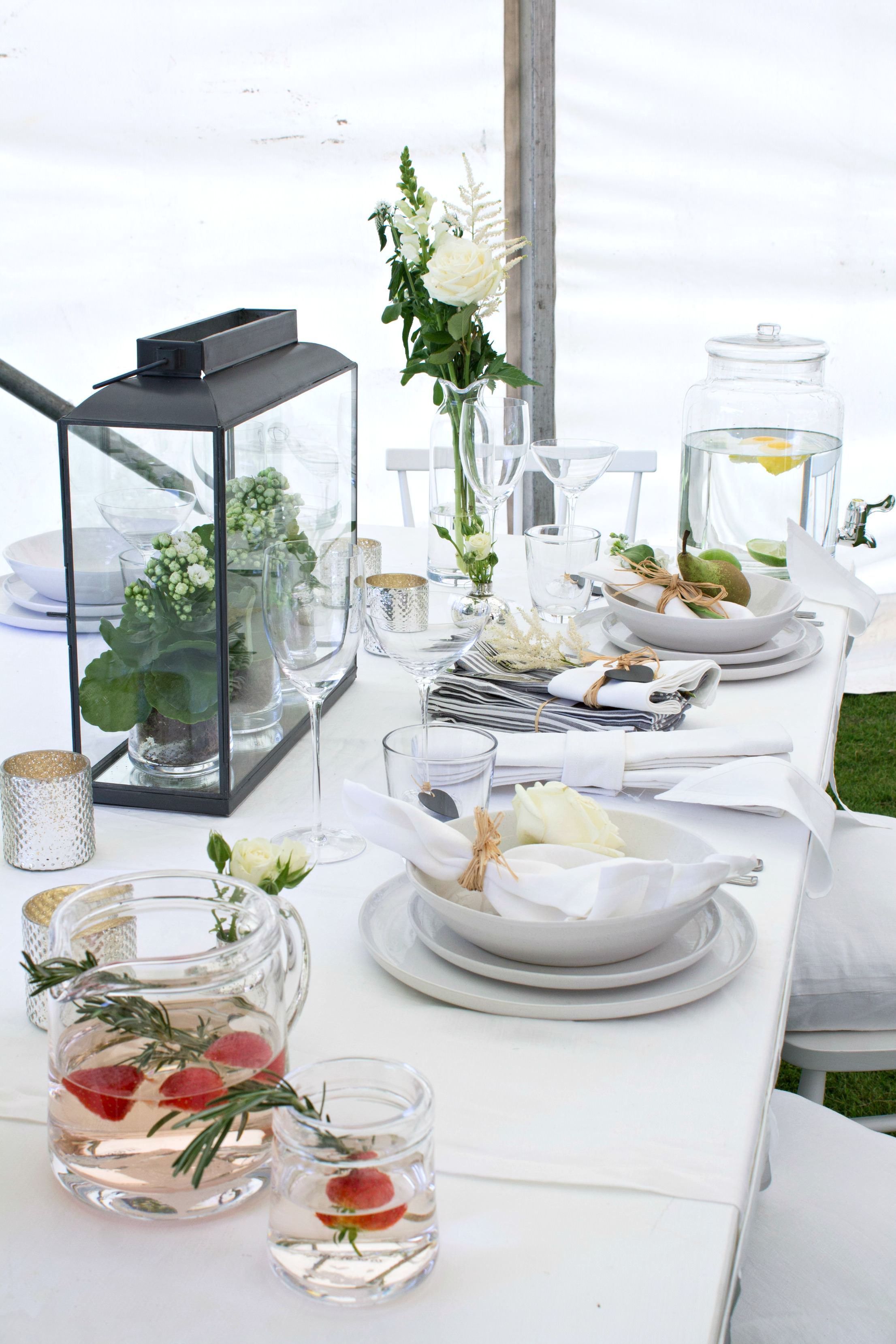 Summer-Entertaining-table-1-The-White-Company-photo-by-Geraldine-Tan-Little-Big-Bell