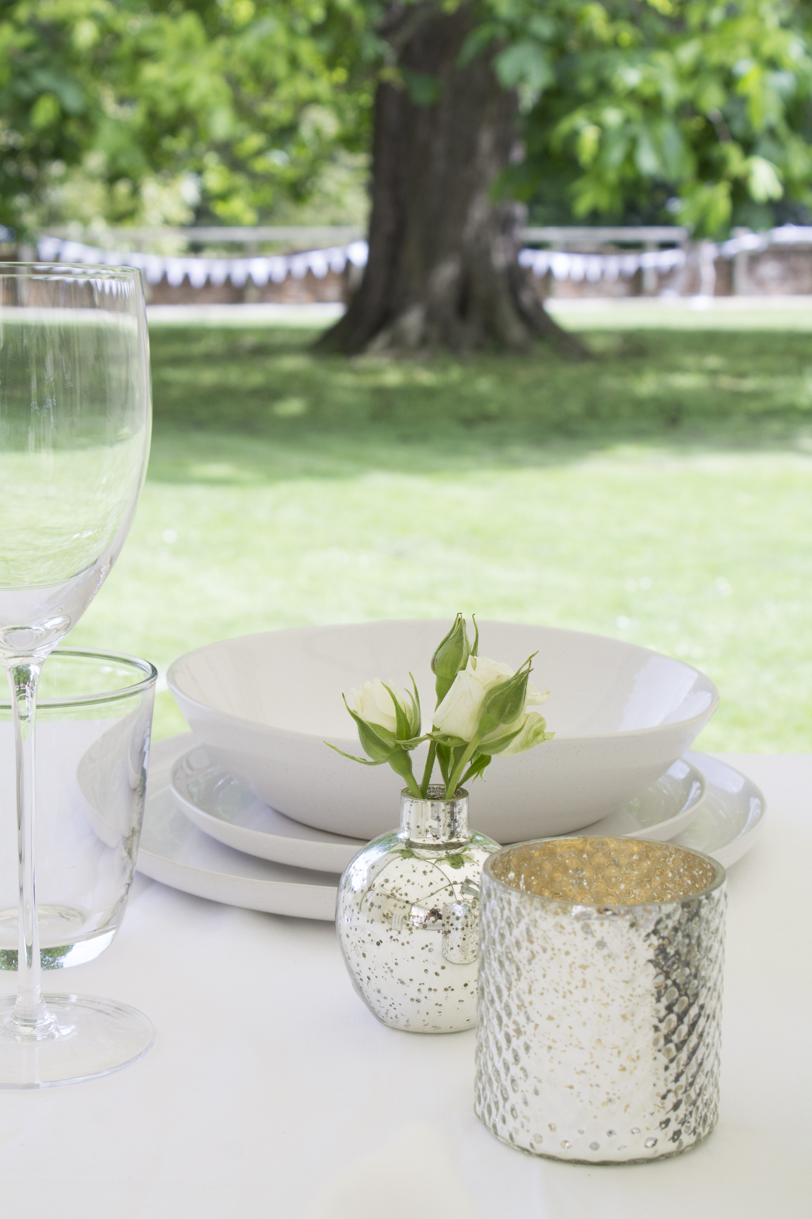 Summer-table-place-setting-for-Summer-entertaining-with-The-White-Company-photo-by-Geraldine-Tan-Little-Big-Bell