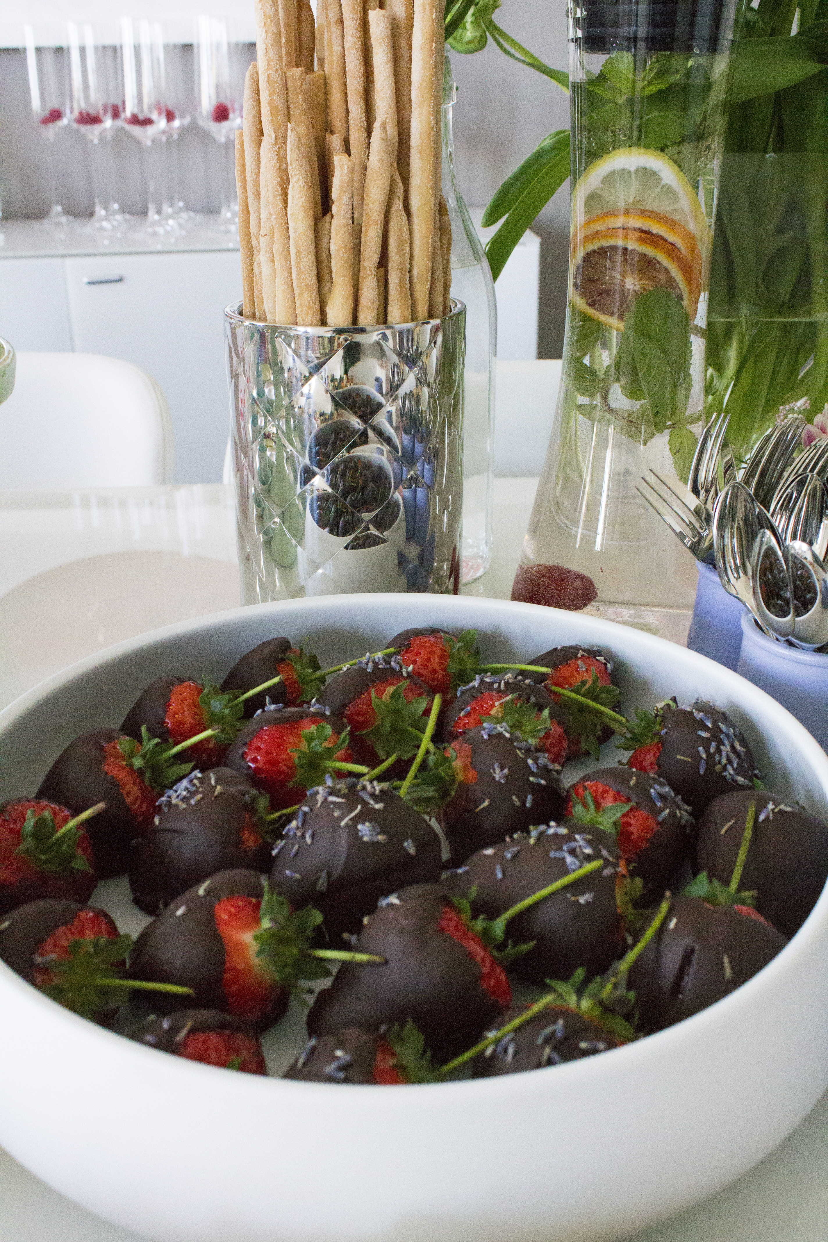 chocolate-coated-strawberries-photo-by-Little-Big-Bell