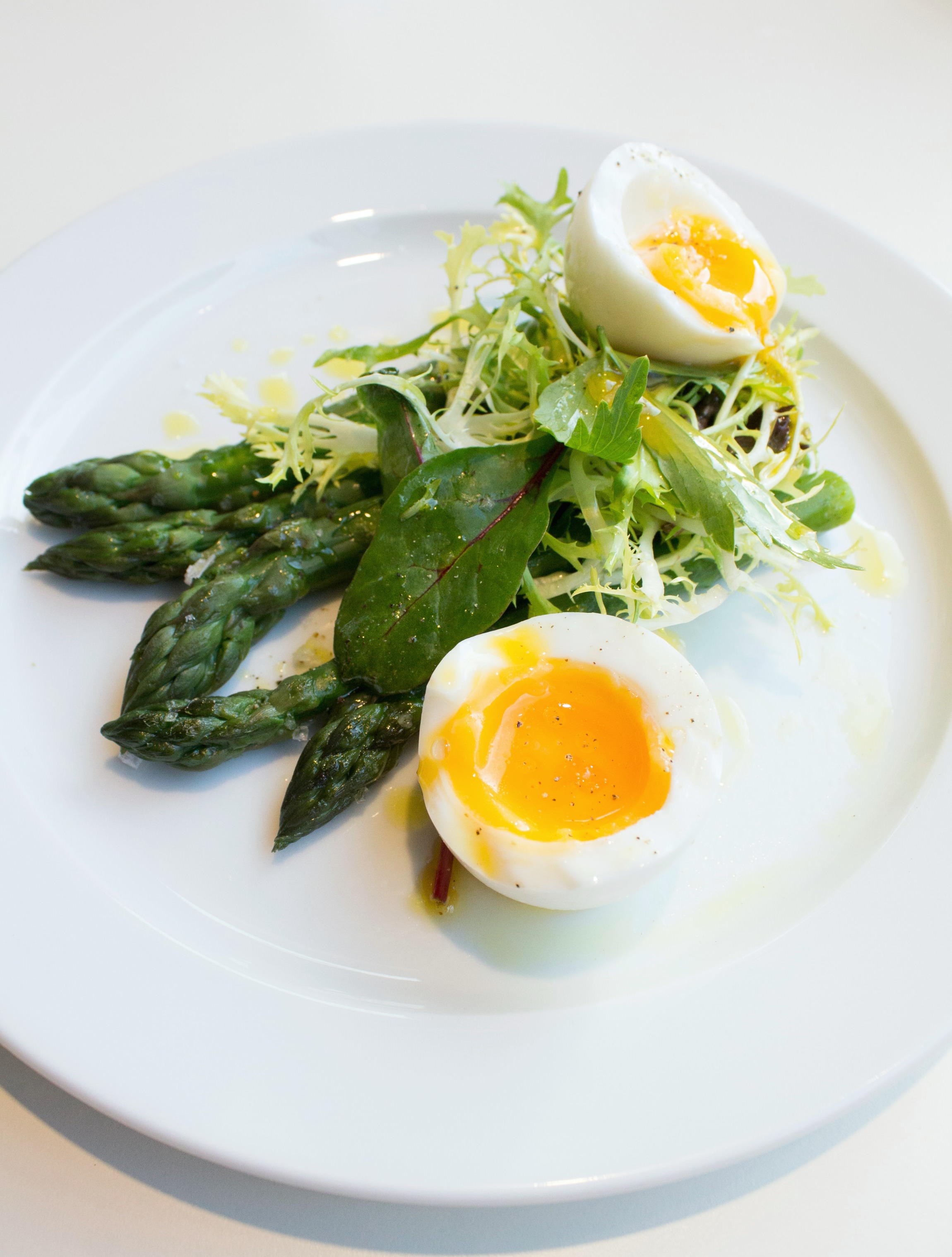 Albion-Clerkenwell-Asparagus-and-egg-salad-photo-by-Geraldine-Tan-of-blog-Little-Big-Bell-