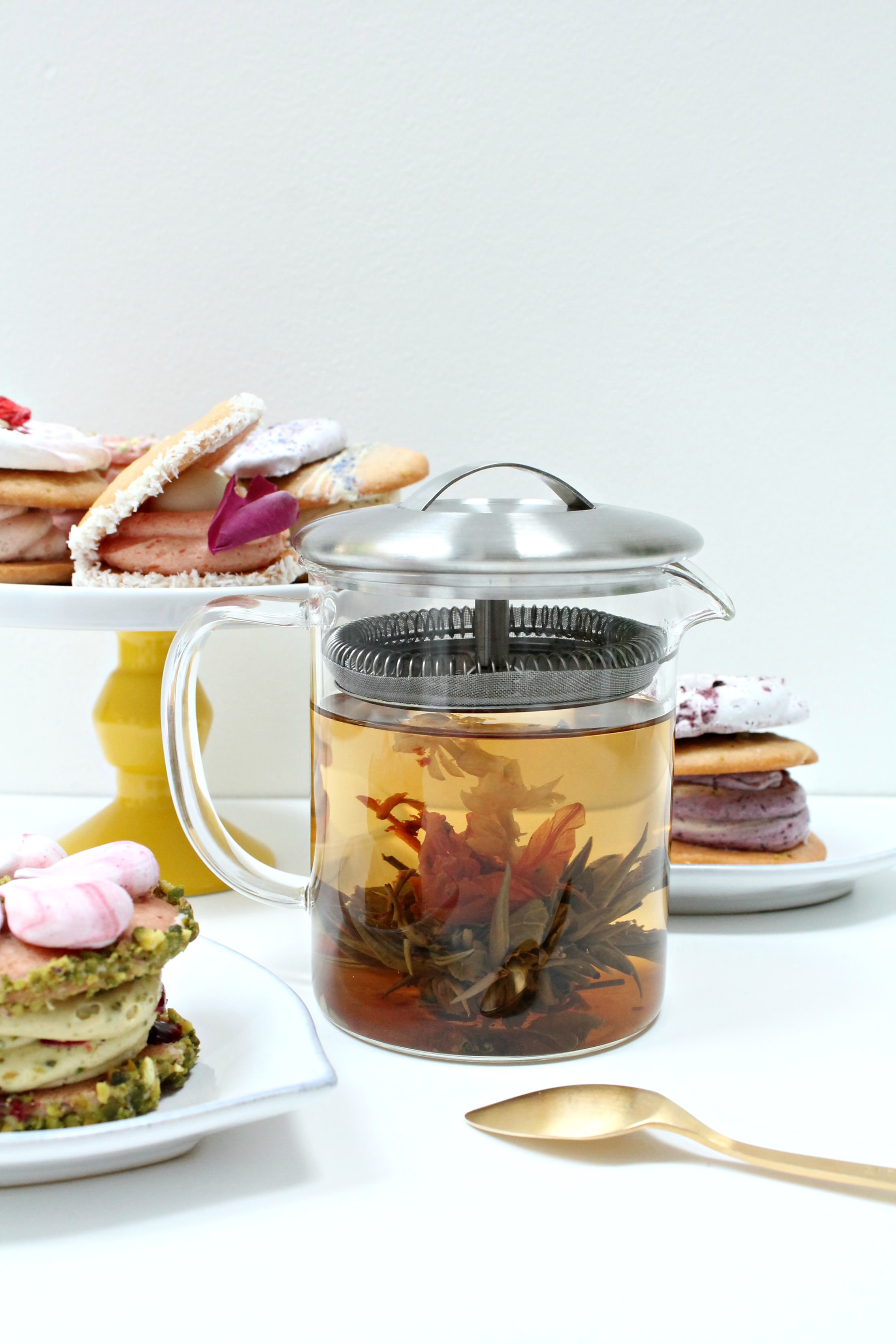 Jing-Jasmine-and-Lily-flowering-tea-photo-by-Little-Big-Bell