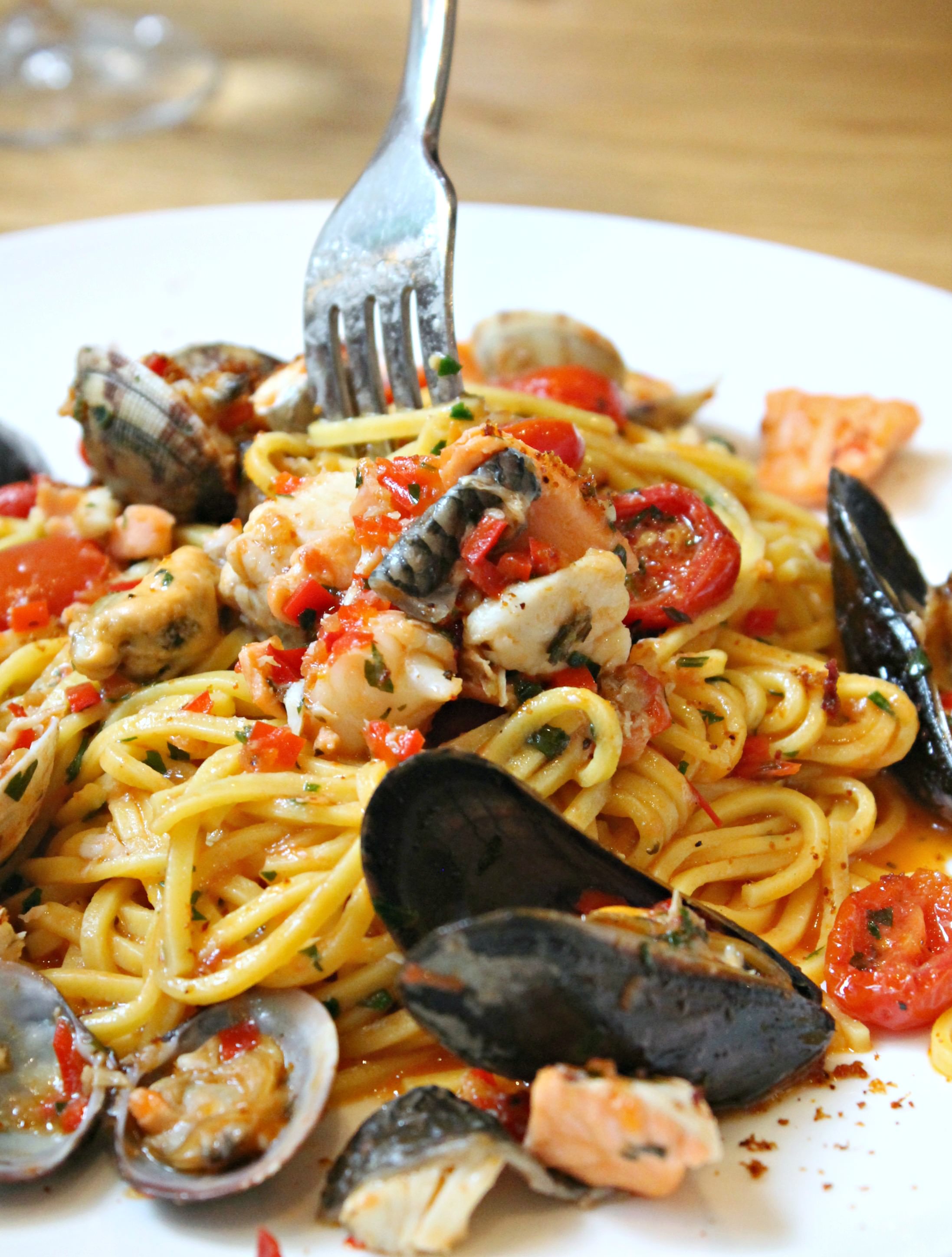 Linguini-with-clams-at-Theo's-simple-Italian-photo-by-Little-Big-Bell