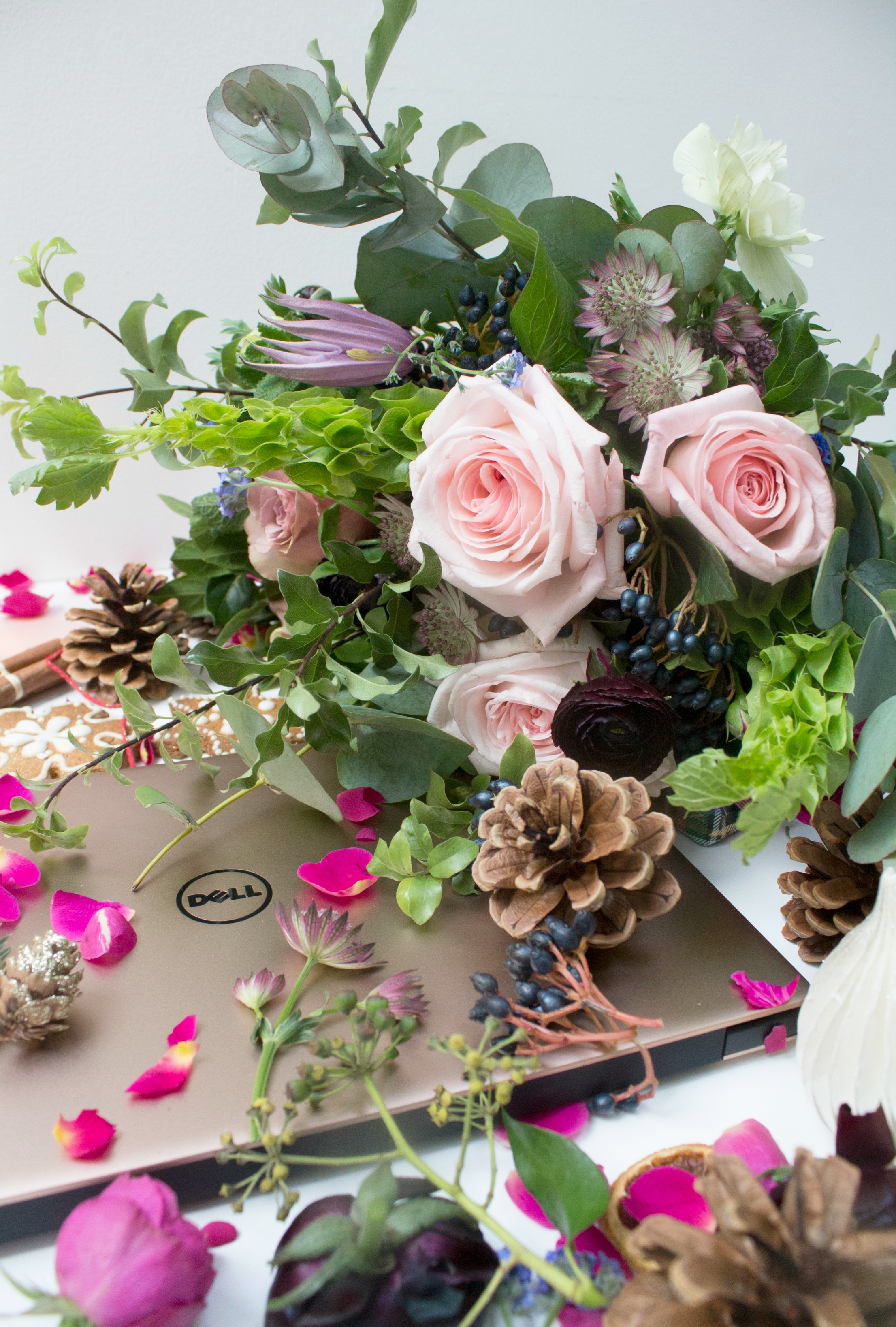 blend-and-bloom-flowers-and-dell