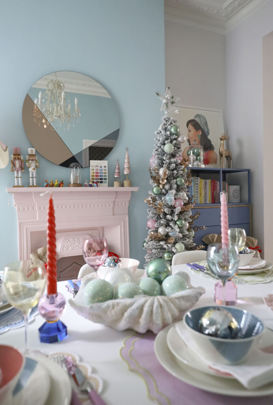 Top 5 tips for fast and easy Christmas decorating at home.